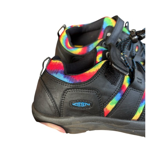 Keen Big Kids Unisex Newport Bungee Closure Shoe Black Rainbow Tie Dye - 7 - Picture 4 of 11